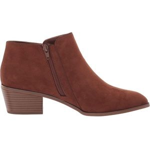 Amazon Essentials faux suede ankle boot size 10.
